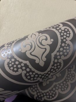 Alternative view of Barok Damast Behang Grijs – Luxury Vinyl 6842.1 – Groot Klassiek Patroon