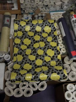 Alternative view of BN Wallcoverings Bloemenbehang Geel Zwart – Modern Statement Design