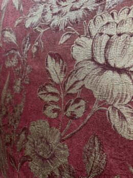 Barok bloemen behang bordeaux rood met goud klassiek luxe patroon